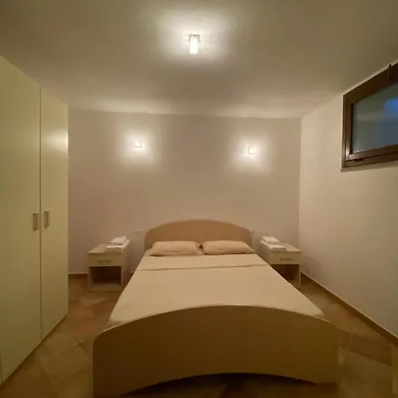 Sea Bianca Apartments Basement Lägenhet